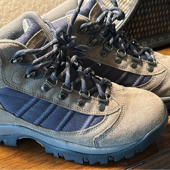 Hi Tek Hiking boots-rarely worn, excellent condition. - Picture 2 of 6